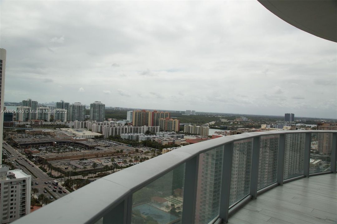 Recently Sold: $2,500,000 (2 beds, 3 baths, 2070 Square Feet)