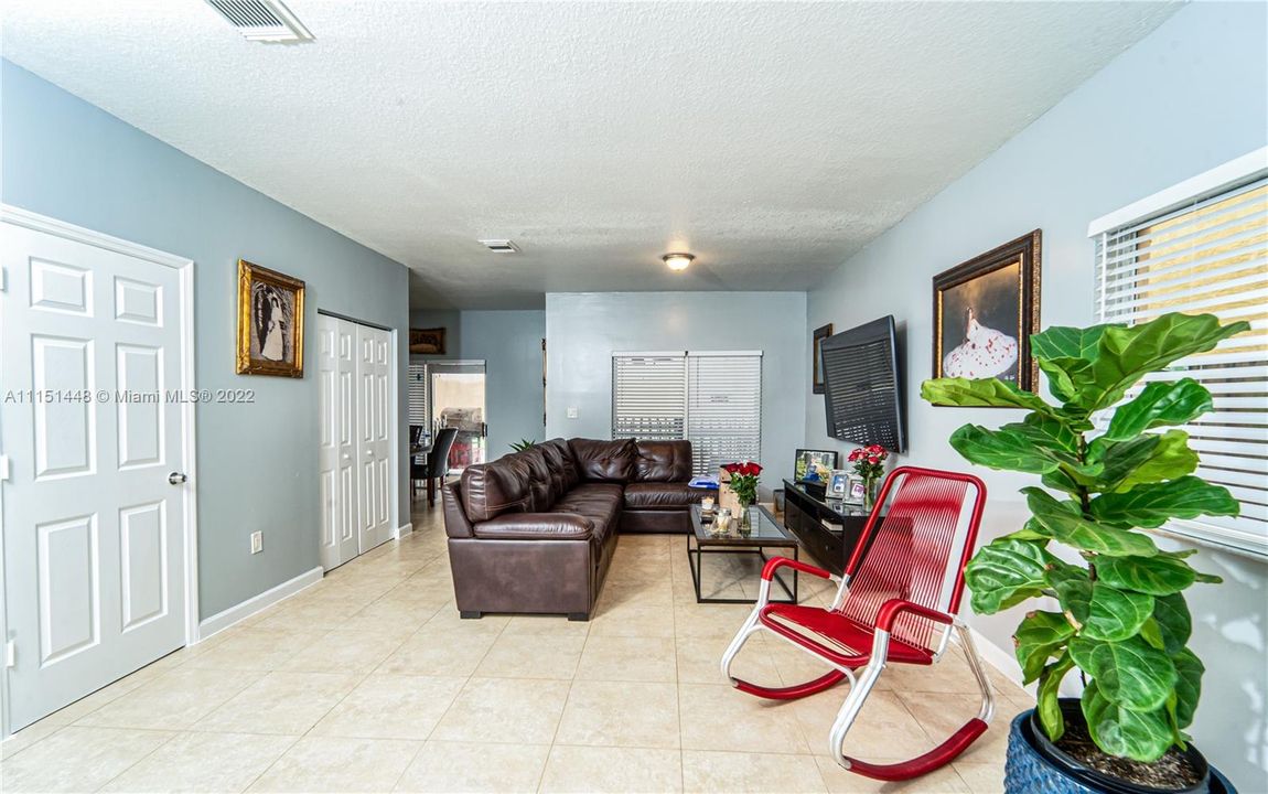 Recently Sold: $395,000 (3 beds, 2 baths, 1690 Square Feet)