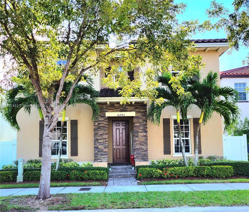 Recently Sold: $620,000 (5 beds, 4 baths, 3031 Square Feet)