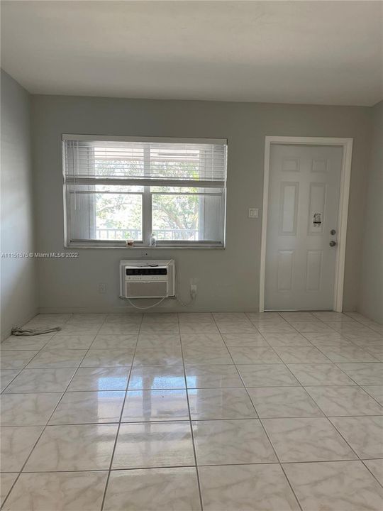 Recently Sold: $179,990 (1 beds, 1 baths, 588 Square Feet)