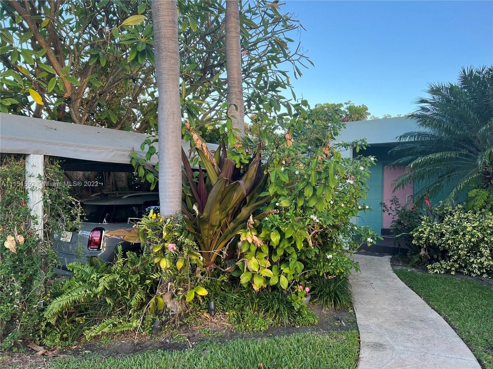 Recently Sold: $3,299,999 (3 beds, 2 baths, 1971 Square Feet)