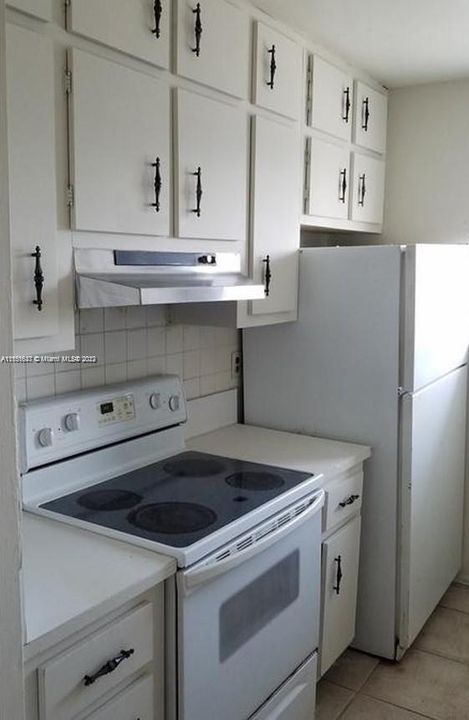 Recently Rented: $1,350 (2 beds, 1 baths, 840 Square Feet)