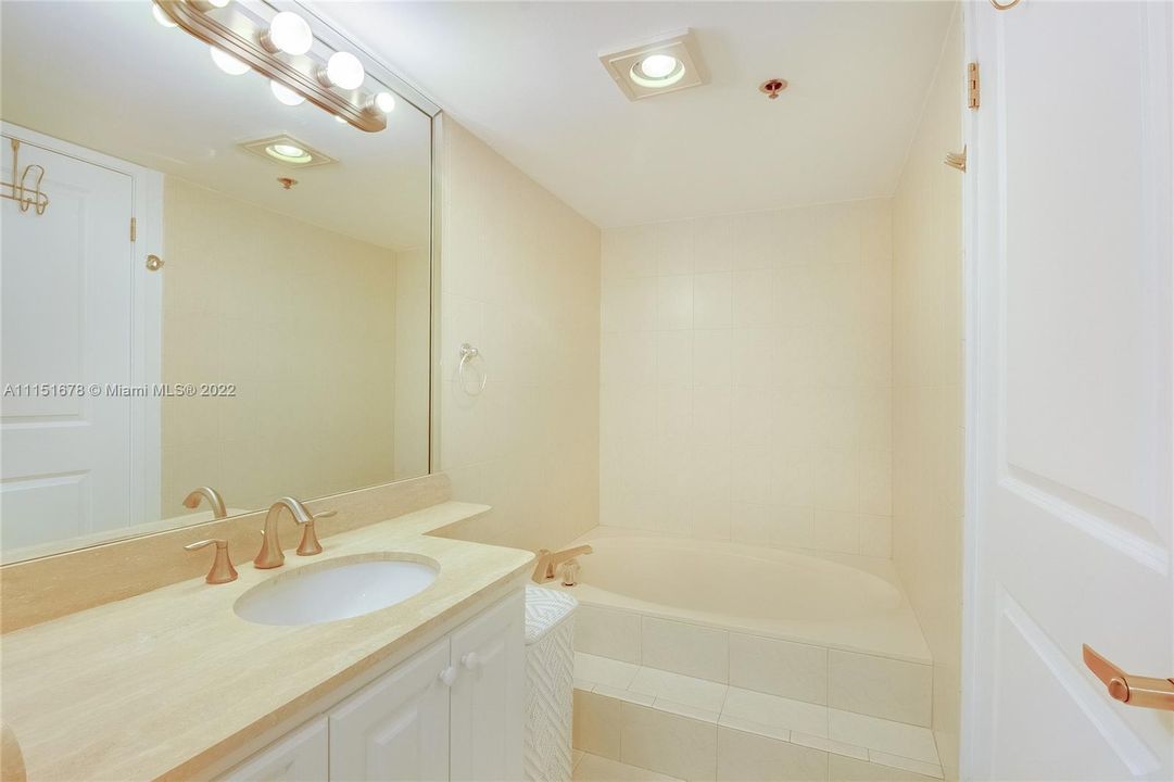 最近租的: $6,000 (2 贝兹, 2 浴室, 1546 平方英尺)