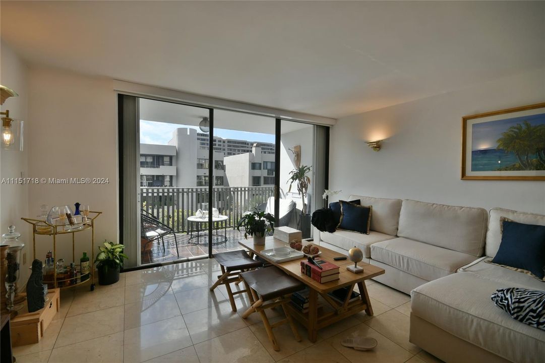 Recently Sold: $749,950 (2 beds, 2 baths, 1242 Square Feet)