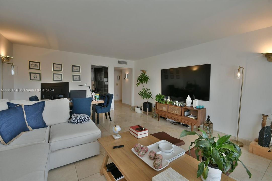 Recently Sold: $749,950 (2 beds, 2 baths, 1242 Square Feet)