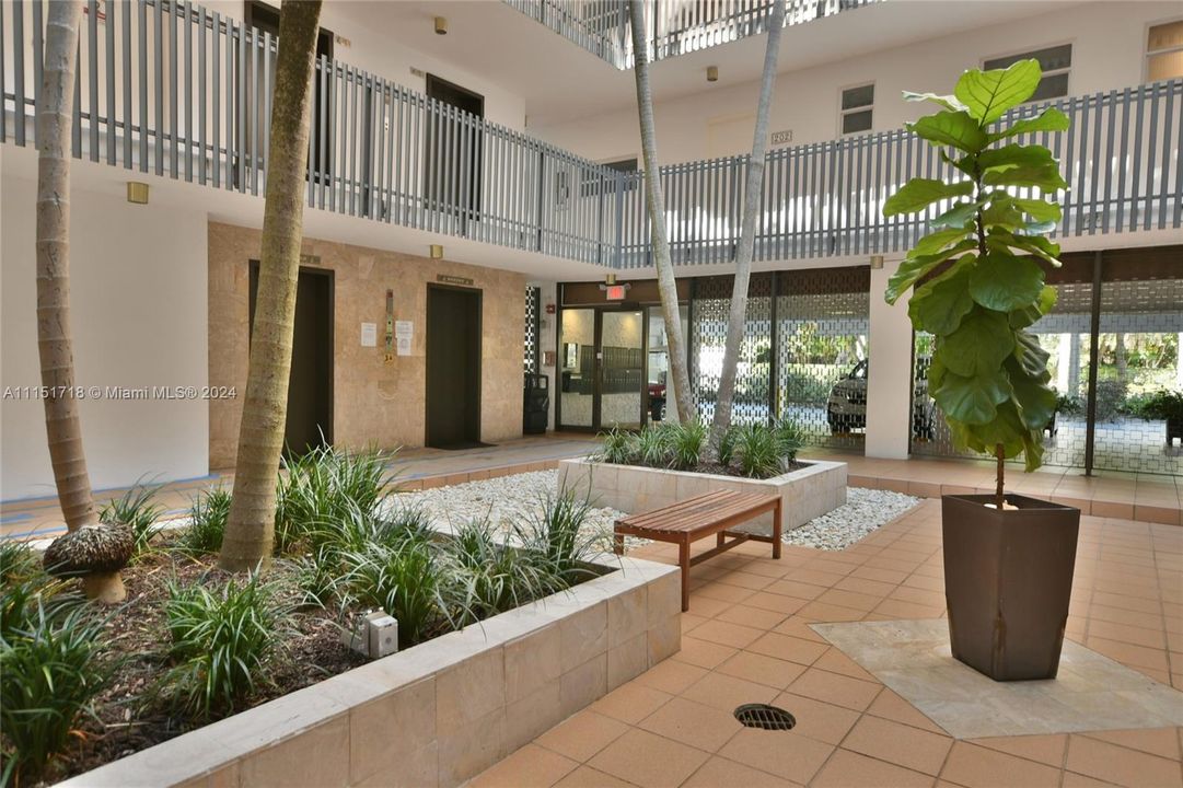 Recently Sold: $749,950 (2 beds, 2 baths, 1242 Square Feet)