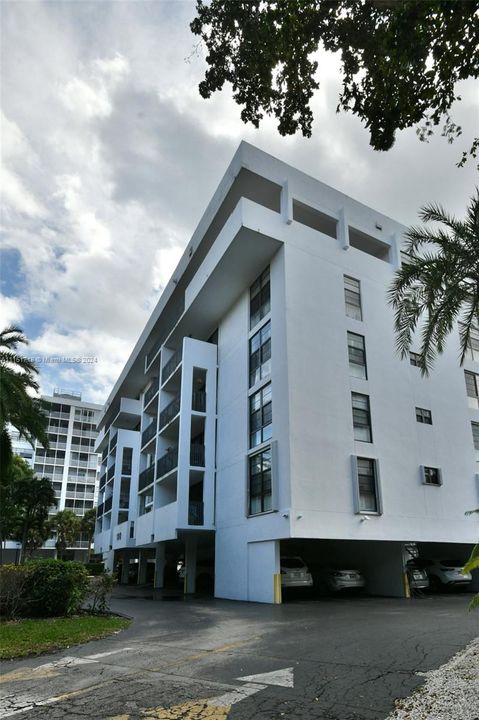 Recently Sold: $749,950 (2 beds, 2 baths, 1242 Square Feet)