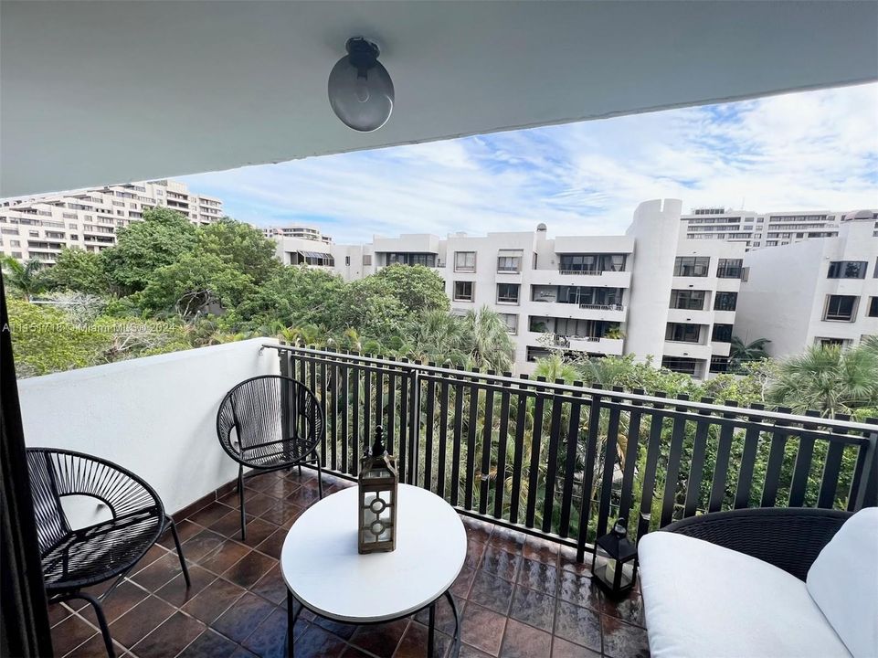 Recently Sold: $749,950 (2 beds, 2 baths, 1242 Square Feet)