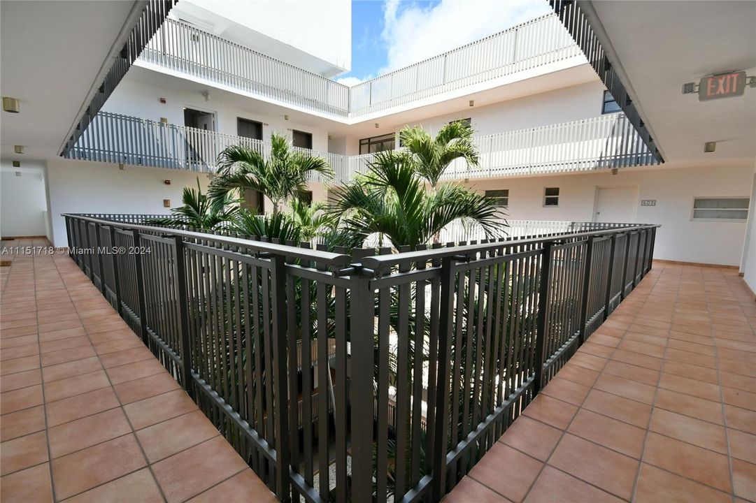 Recently Sold: $749,950 (2 beds, 2 baths, 1242 Square Feet)