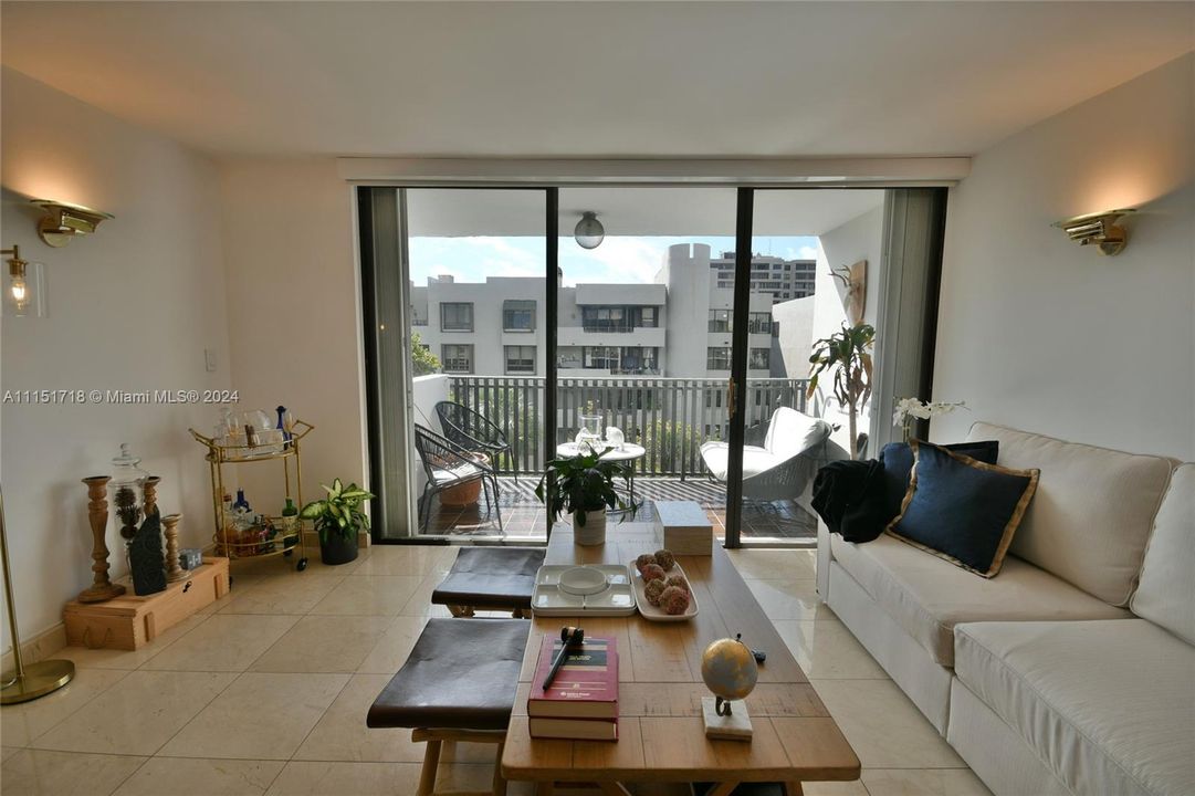 Recently Sold: $749,950 (2 beds, 2 baths, 1242 Square Feet)