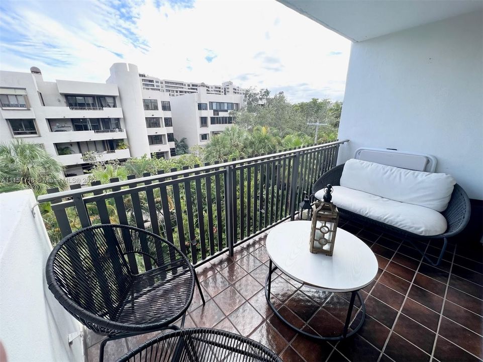 Recently Sold: $749,950 (2 beds, 2 baths, 1242 Square Feet)