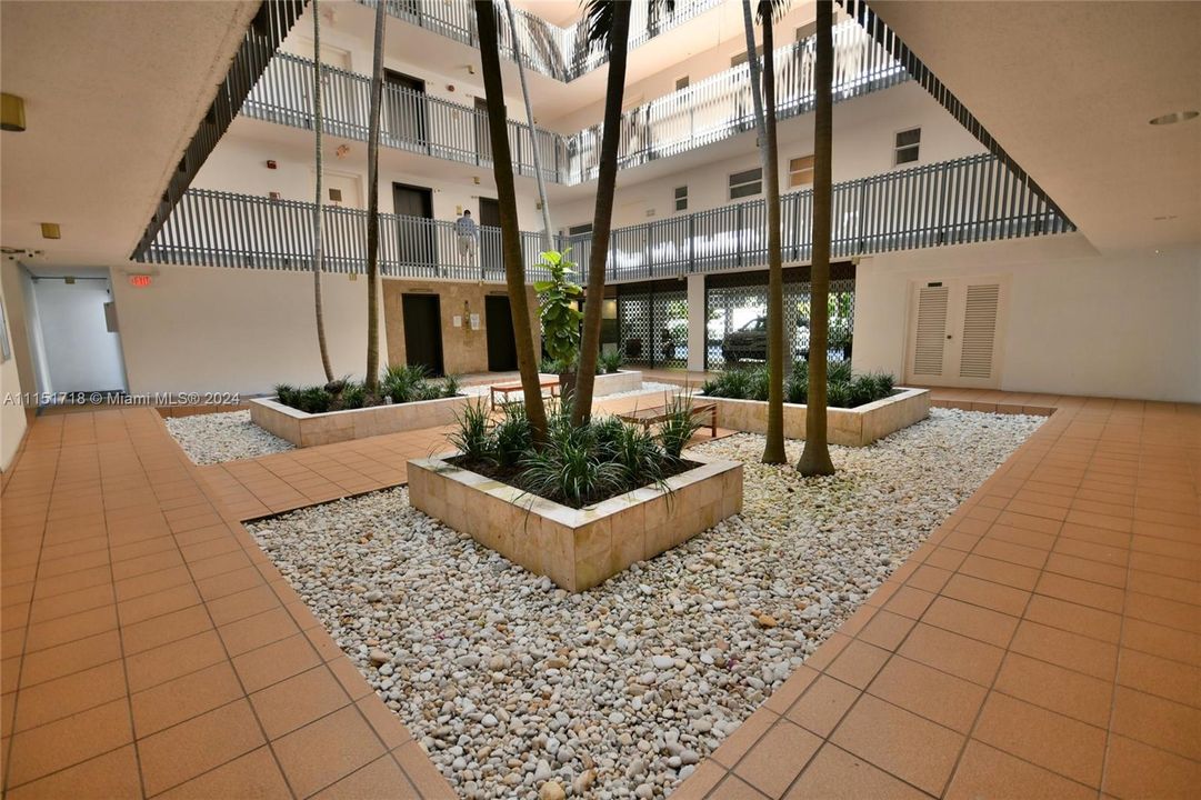 Recently Sold: $749,950 (2 beds, 2 baths, 1242 Square Feet)