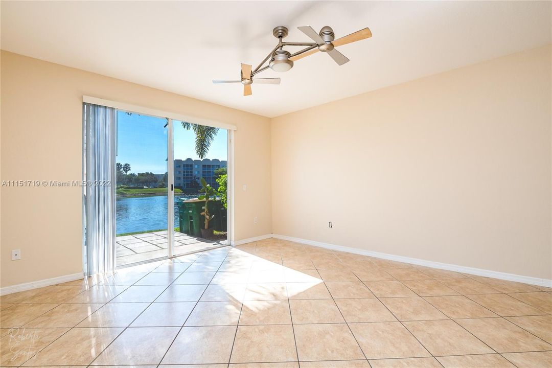 Recently Sold: $320,000 (2 beds, 2 baths, 1268 Square Feet)