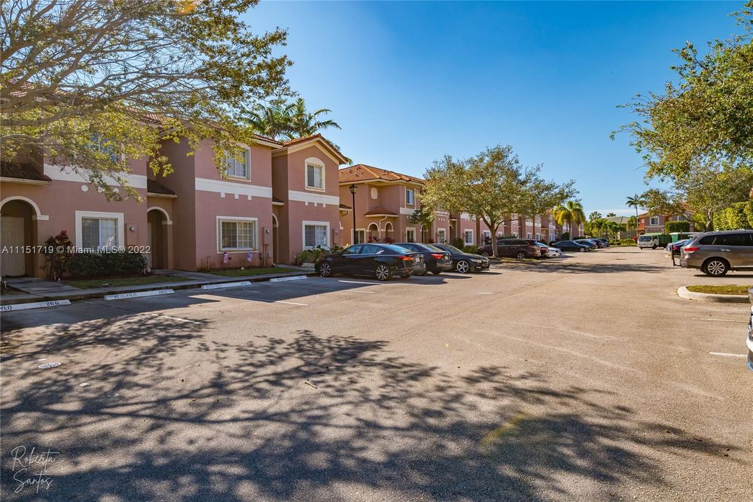 Recently Sold: $320,000 (2 beds, 2 baths, 1268 Square Feet)