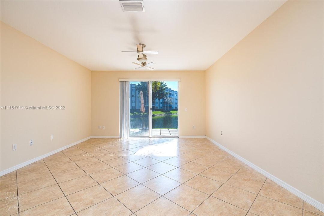 Recently Sold: $320,000 (2 beds, 2 baths, 1268 Square Feet)