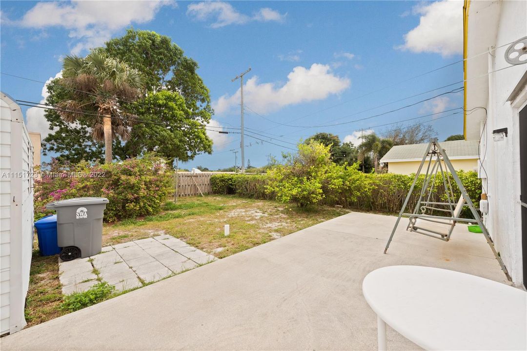 最近售出: $180,000 (1 贝兹, 1 浴室, 600 平方英尺)