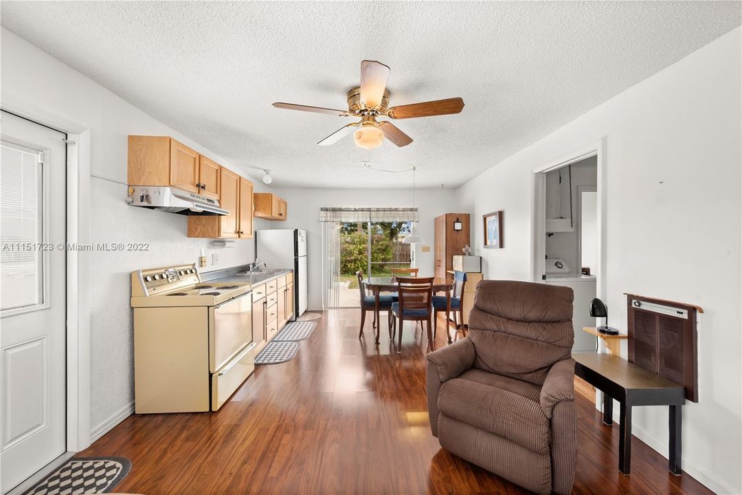 最近售出: $180,000 (1 贝兹, 1 浴室, 600 平方英尺)