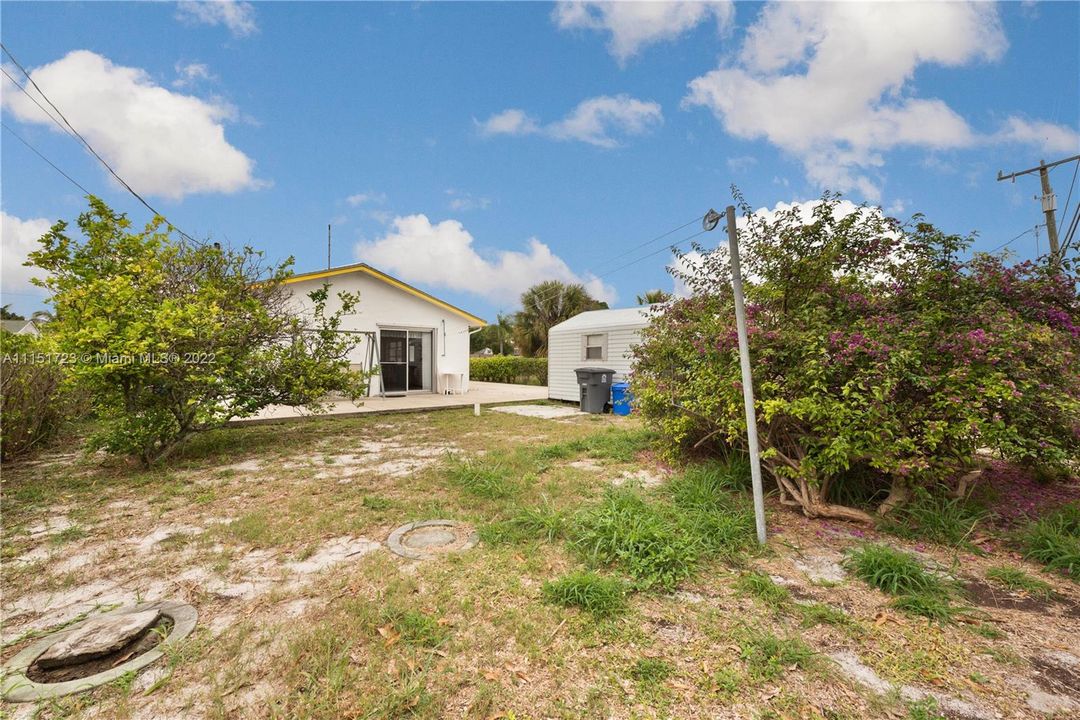 最近售出: $180,000 (1 贝兹, 1 浴室, 600 平方英尺)