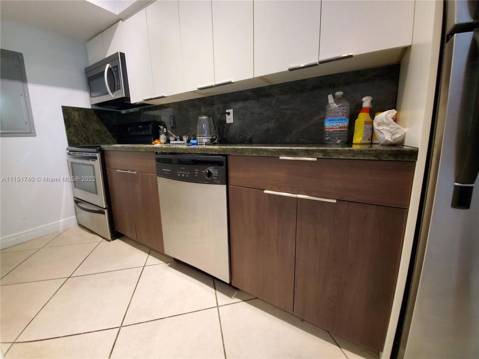 Recently Rented: $1,650 (1 beds, 1 baths, 526 Square Feet)