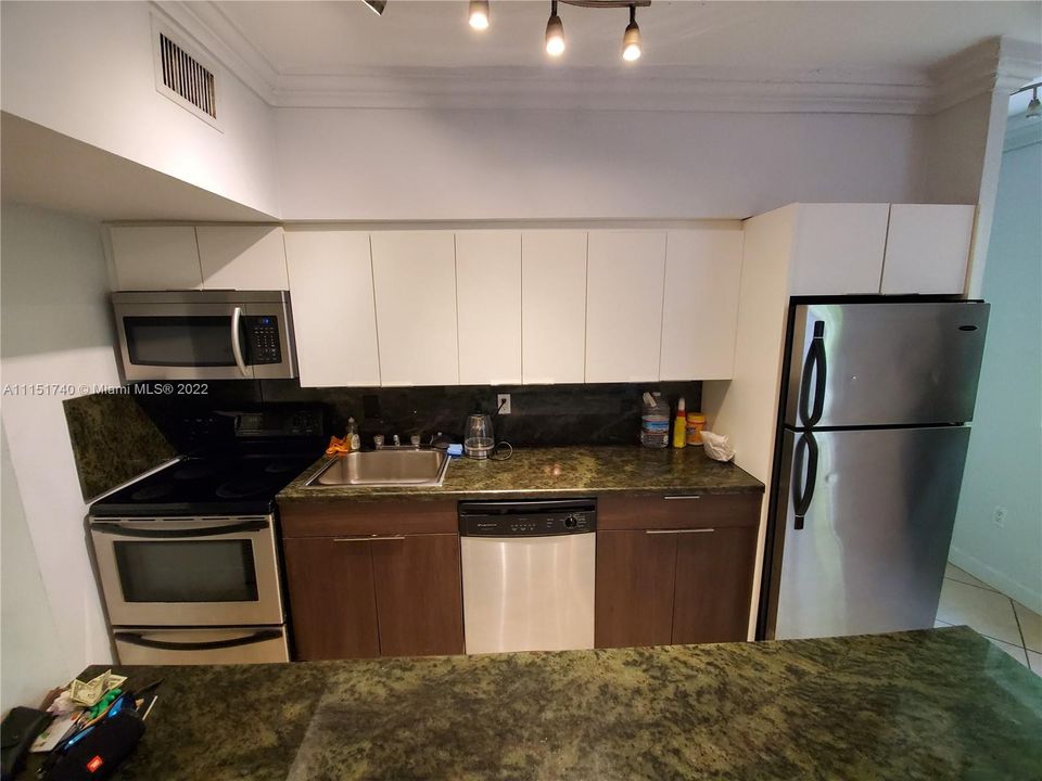 Recently Rented: $1,650 (1 beds, 1 baths, 526 Square Feet)
