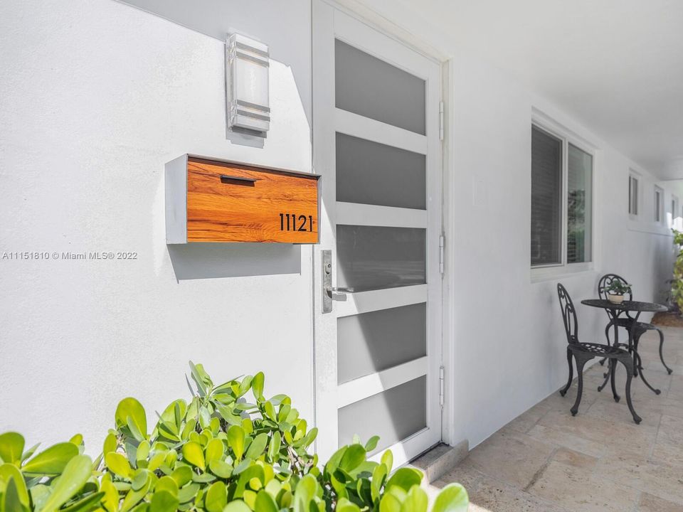 Recently Sold: $1,395,000 (3 beds, 2 baths, 2120 Square Feet)