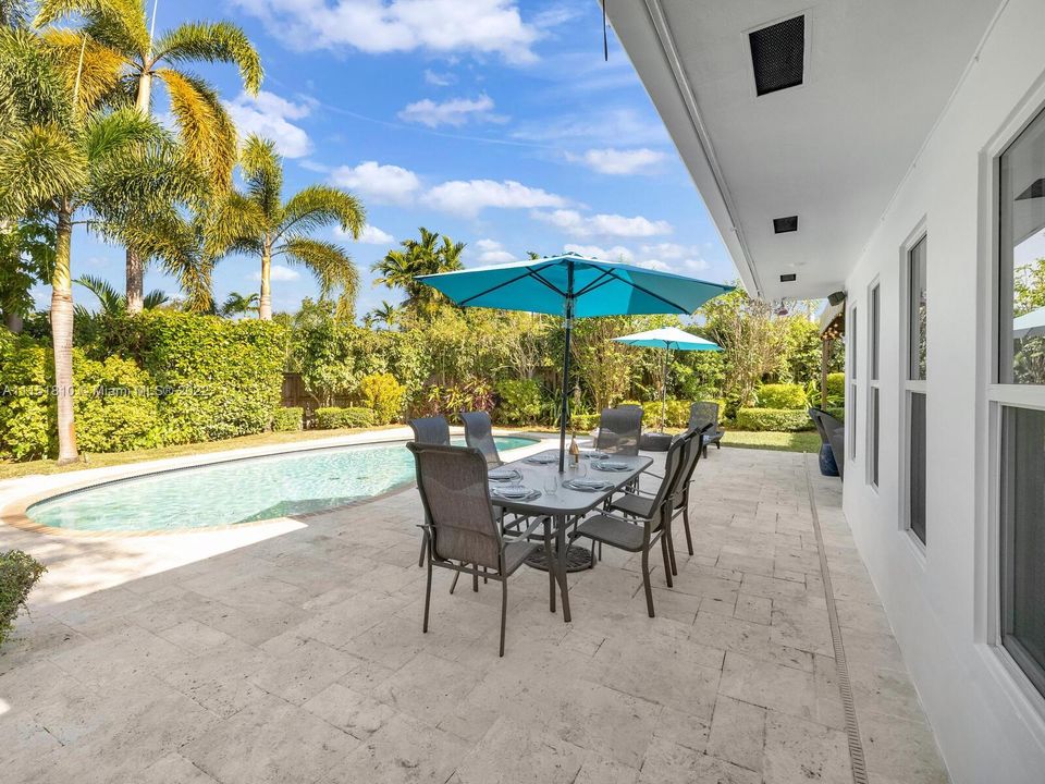 Recently Sold: $1,395,000 (3 beds, 2 baths, 2120 Square Feet)