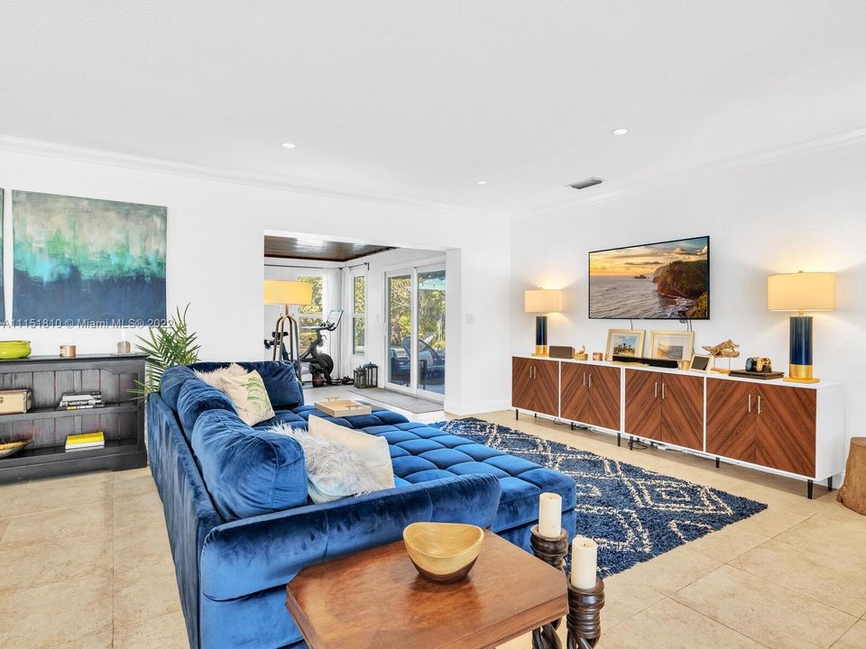 Recently Sold: $1,395,000 (3 beds, 2 baths, 2120 Square Feet)
