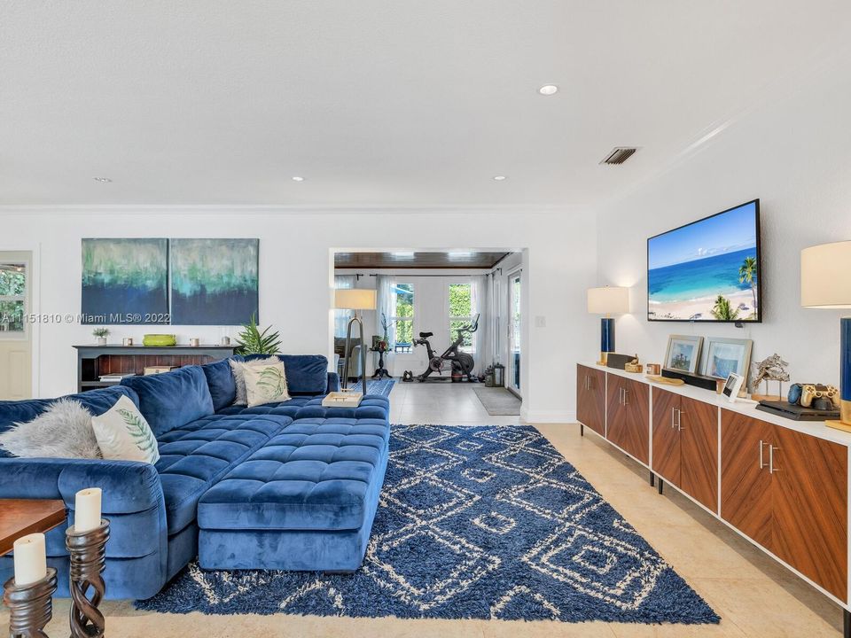 Recently Sold: $1,395,000 (3 beds, 2 baths, 2120 Square Feet)