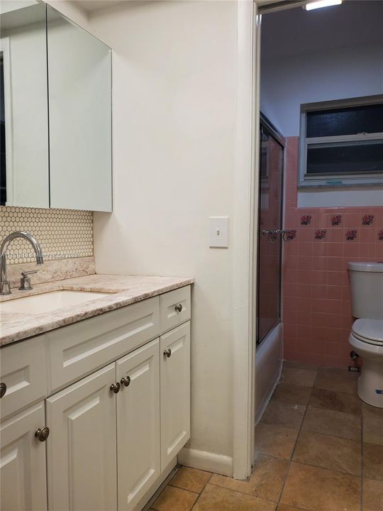 最近租的: $1,600 (2 贝兹, 1 浴室, 760 平方英尺)