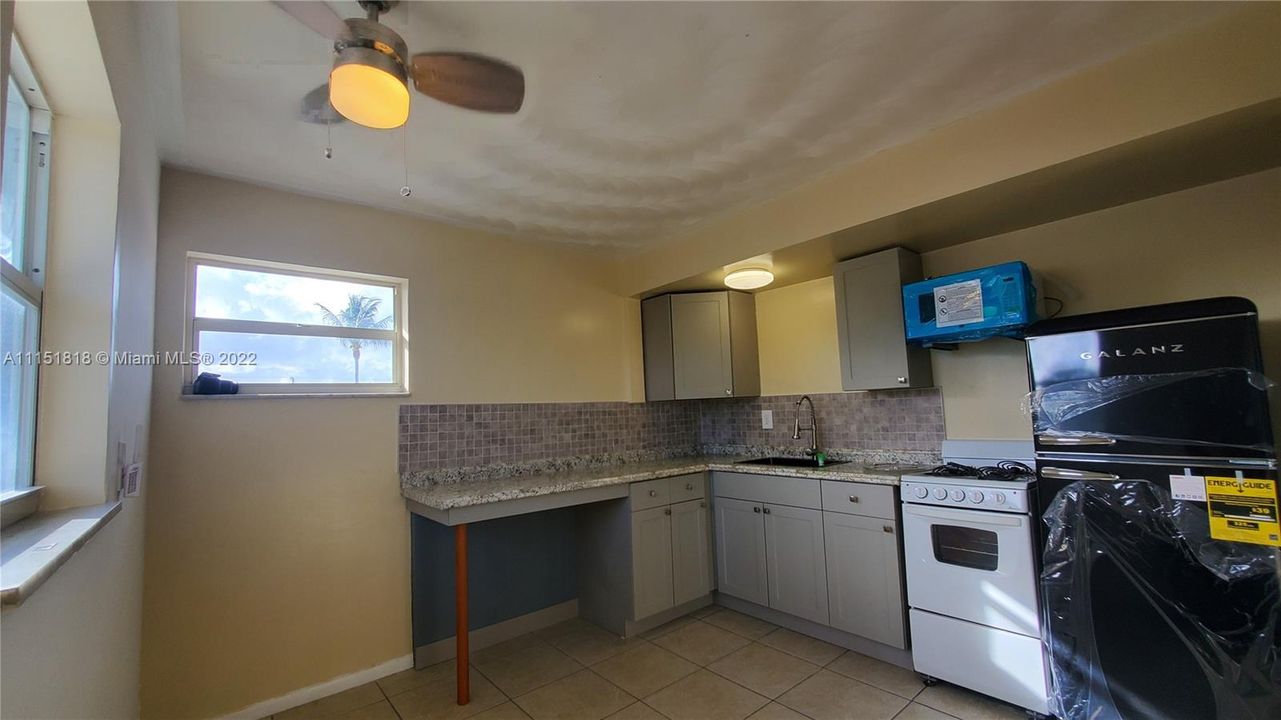 最近租的: $1,600 (2 贝兹, 1 浴室, 760 平方英尺)