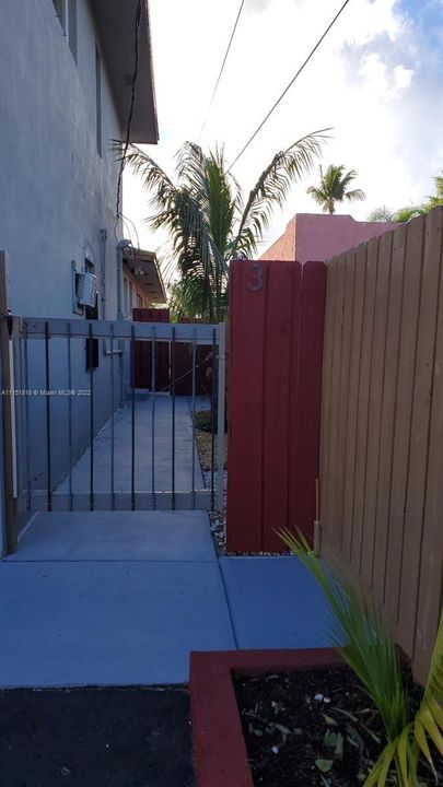 最近租的: $1,600 (2 贝兹, 1 浴室, 760 平方英尺)