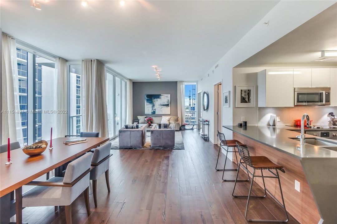 Recently Sold: $799,000 (2 beds, 2 baths, 1243 Square Feet)