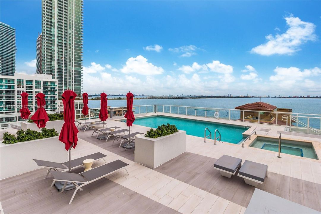 Recently Sold: $799,000 (2 beds, 2 baths, 1243 Square Feet)