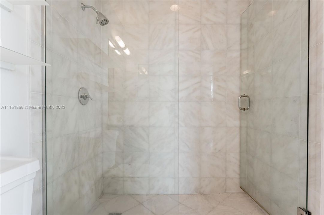 最近租的: $43,000 (4 贝兹, 4 浴室, 3780 平方英尺)