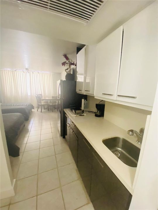 Recently Rented: $2,200 (0 beds, 1 baths, 410 Square Feet)