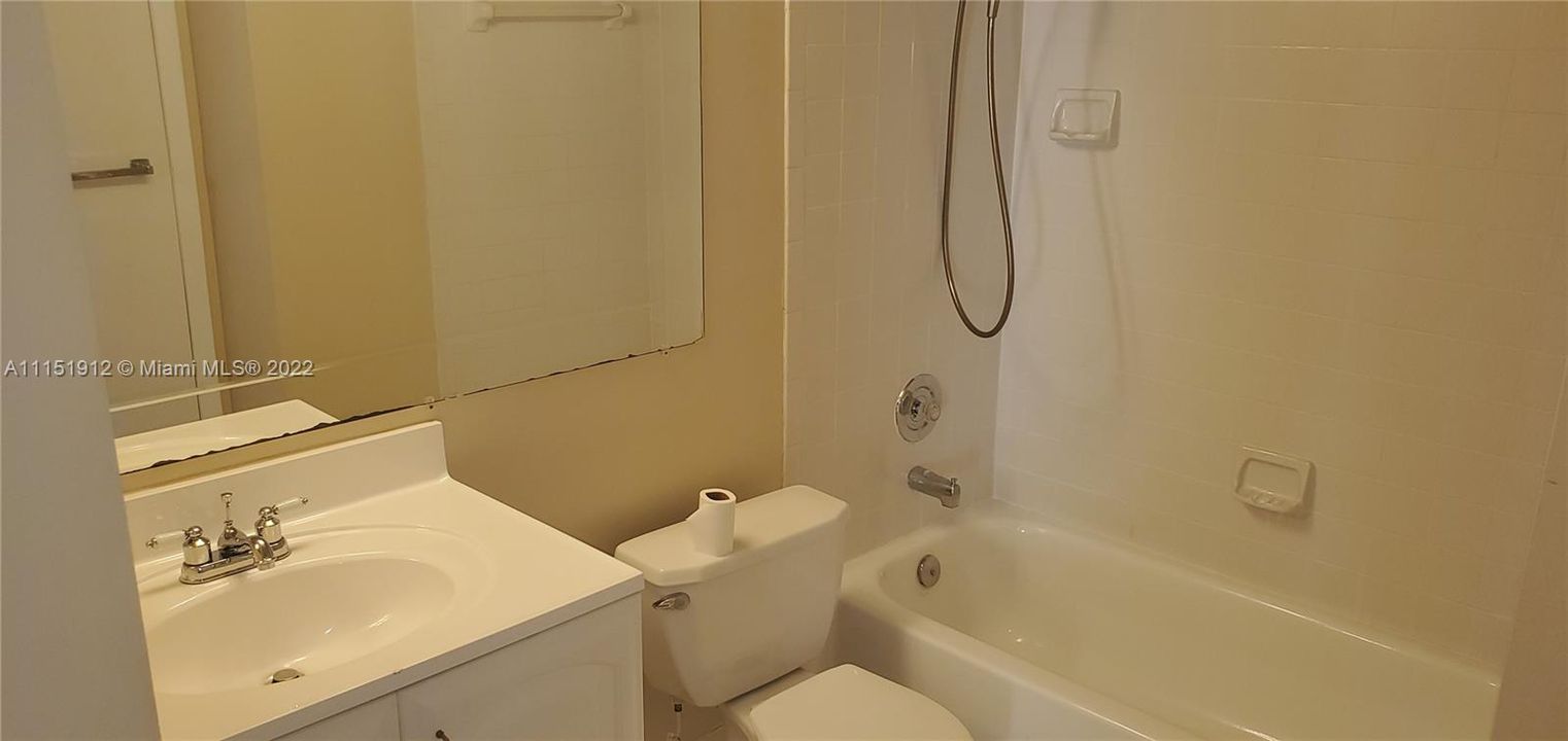 Недавно арендовано: $1,900 (2 спален, 2 ванн, 1074 Квадратных фут)