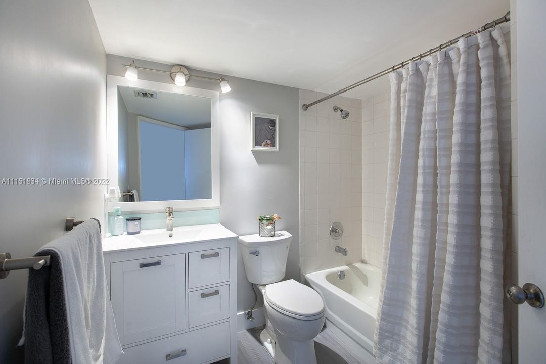 Недавно арендовано: $2,900 (2 спален, 2 ванн, 1025 Квадратных фут)