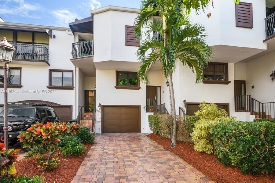 Recently Sold: $739,000 (2 beds, 2 baths, 1625 Square Feet)