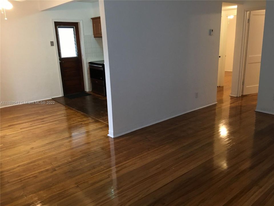 Recently Rented: $2,100 (2 beds, 1 baths, 800 Square Feet)