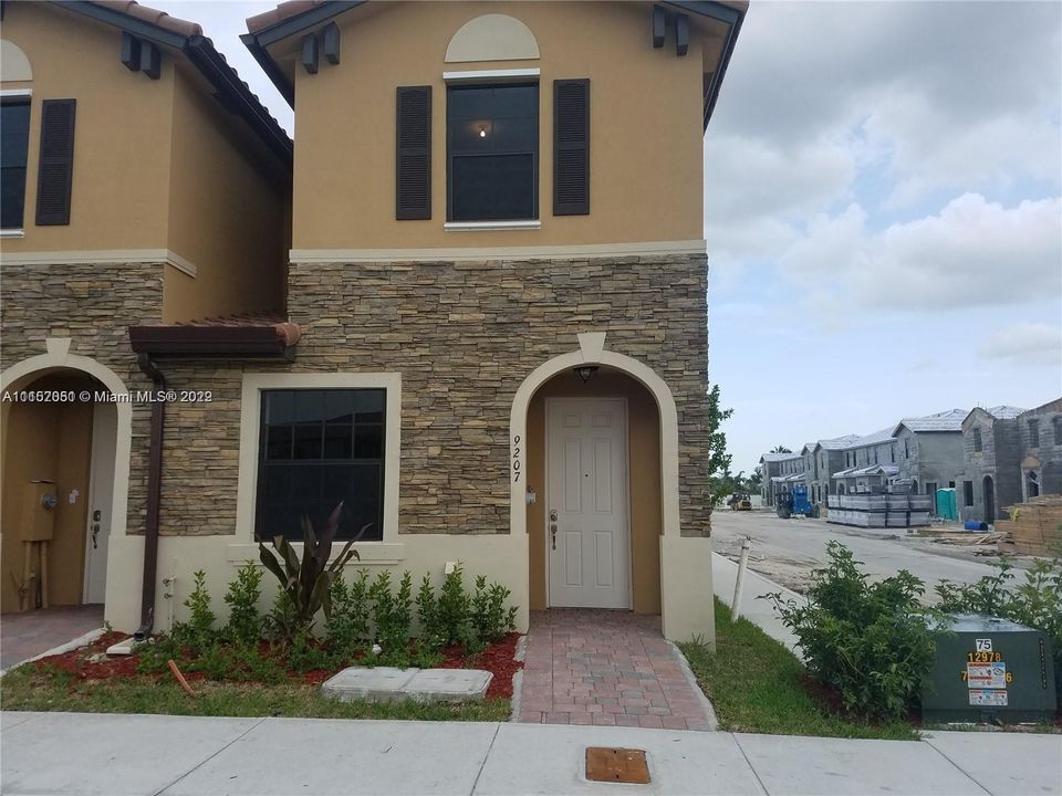 Recently Sold: $409,000 (3 beds, 2 baths, 1545 Square Feet)