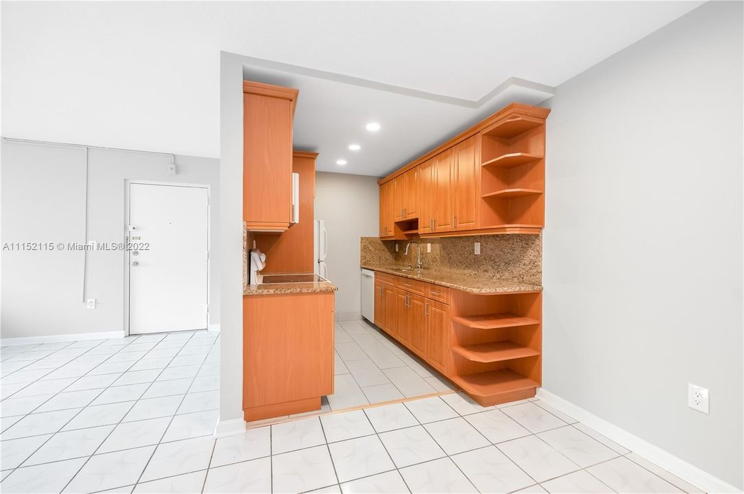Recently Rented: $1,700 (1 beds, 1 baths, 672 Square Feet)