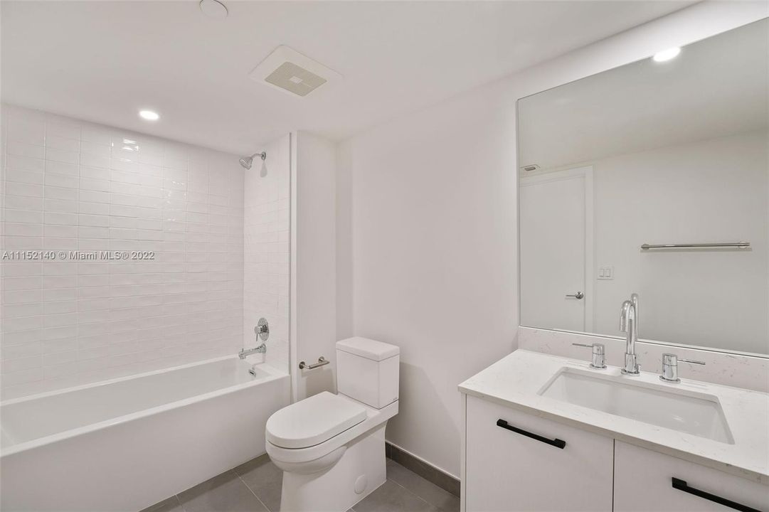 最近租的: $3,798 (1 贝兹, 1 浴室, 1032 平方英尺)