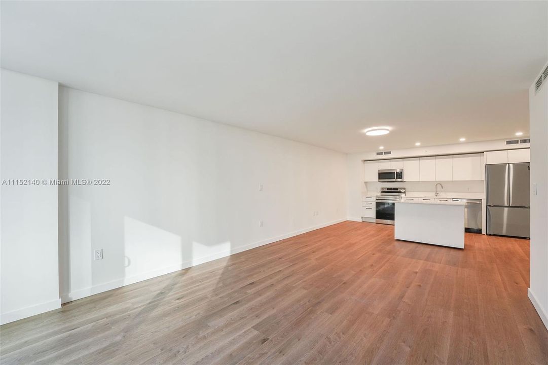 Recently Rented: $3,798 (1 beds, 1 baths, 1032 Square Feet)