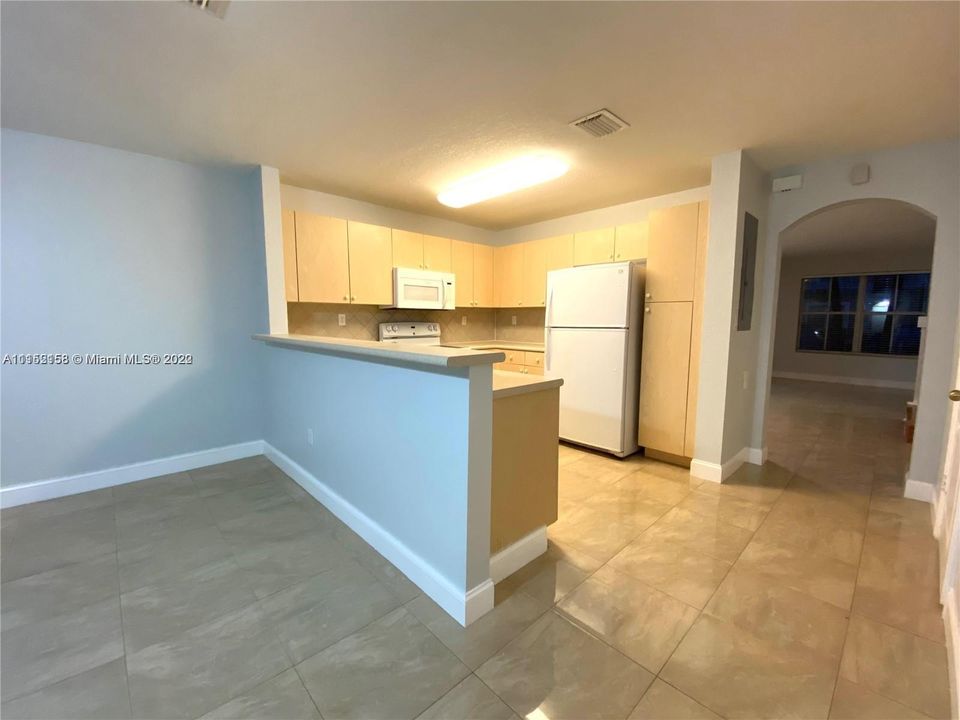 Recently Rented: $2,500 (3 beds, 2 baths, 1470 Square Feet)