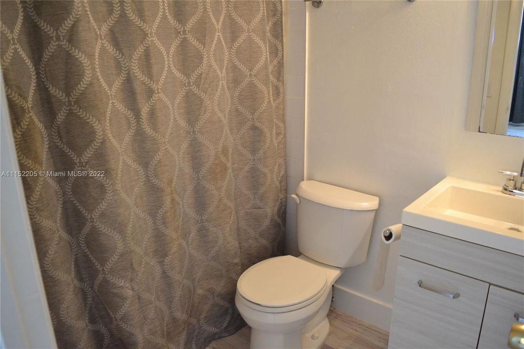 Recently Rented: $2,000 (3 beds, 2 baths, 1035 Square Feet)