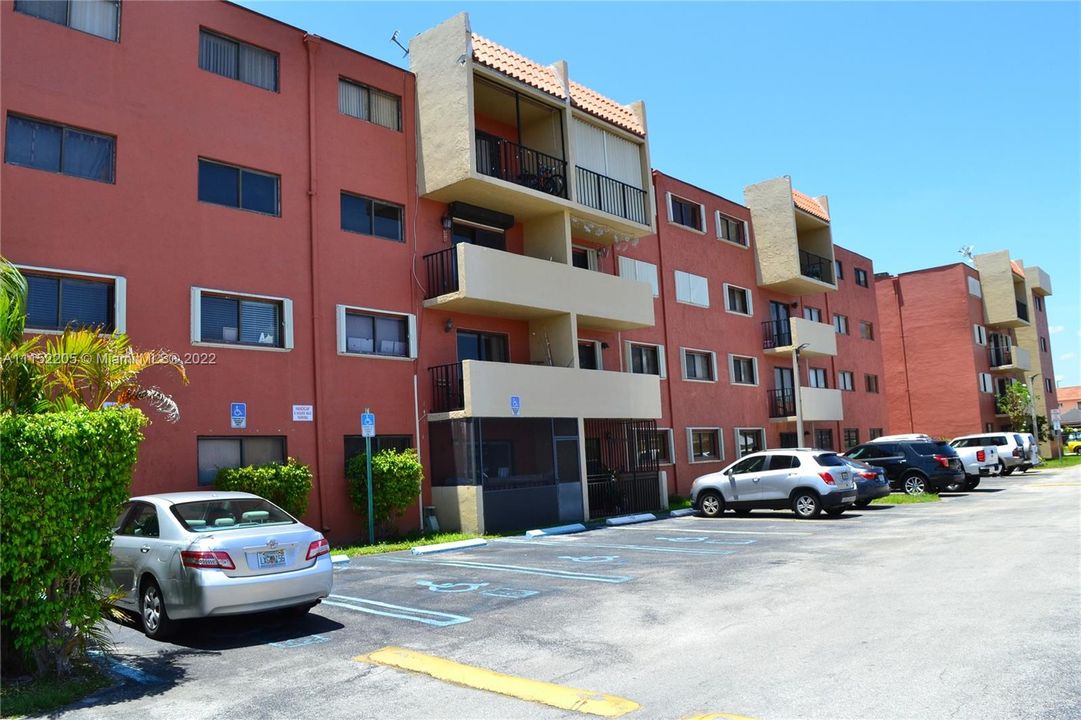 Recently Rented: $2,000 (3 beds, 2 baths, 1035 Square Feet)