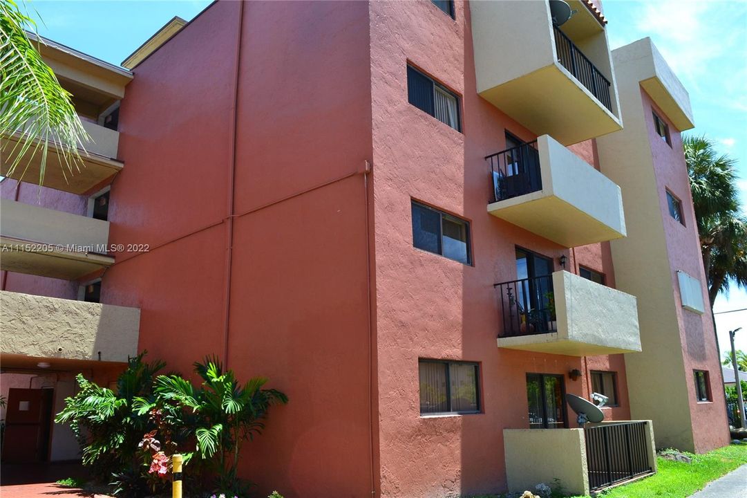 Recently Rented: $2,000 (3 beds, 2 baths, 1035 Square Feet)