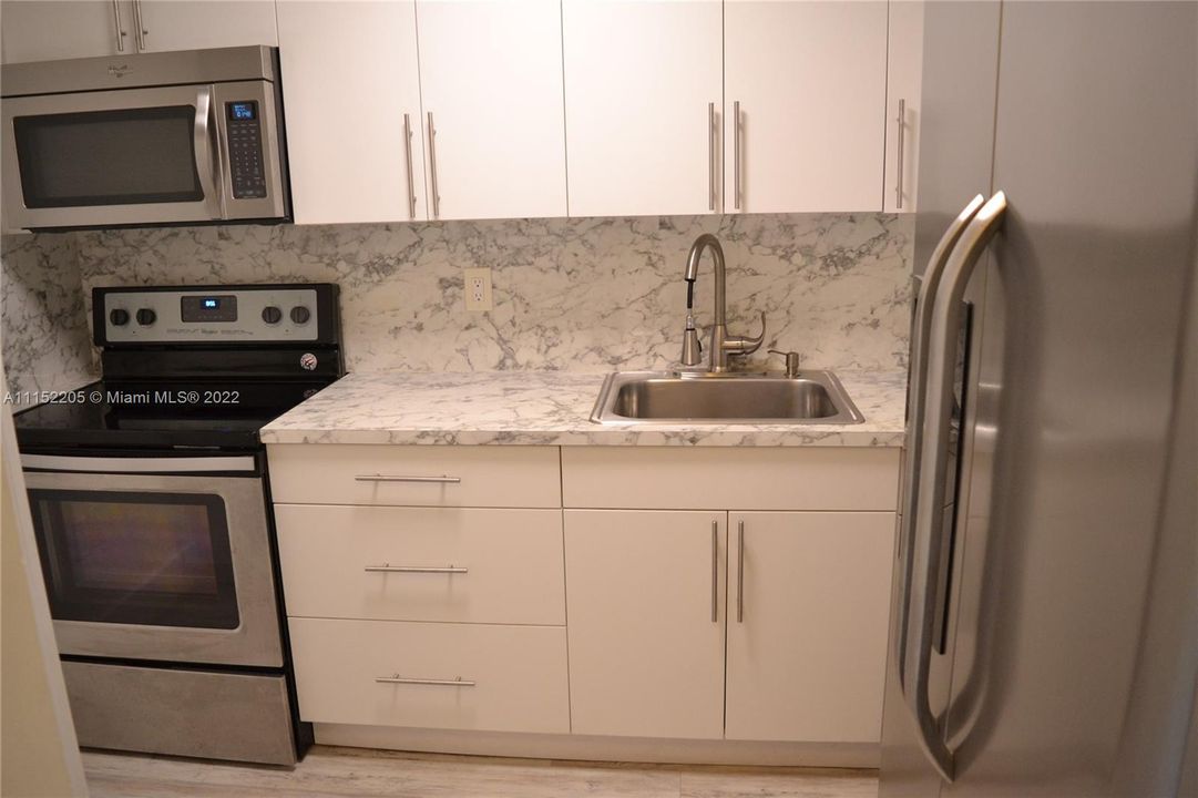 Recently Rented: $2,000 (3 beds, 2 baths, 1035 Square Feet)