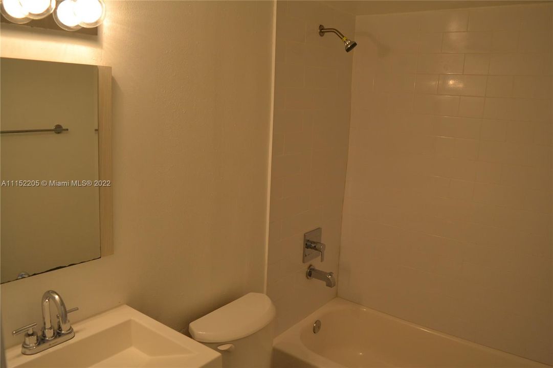 Recently Rented: $2,000 (3 beds, 2 baths, 1035 Square Feet)