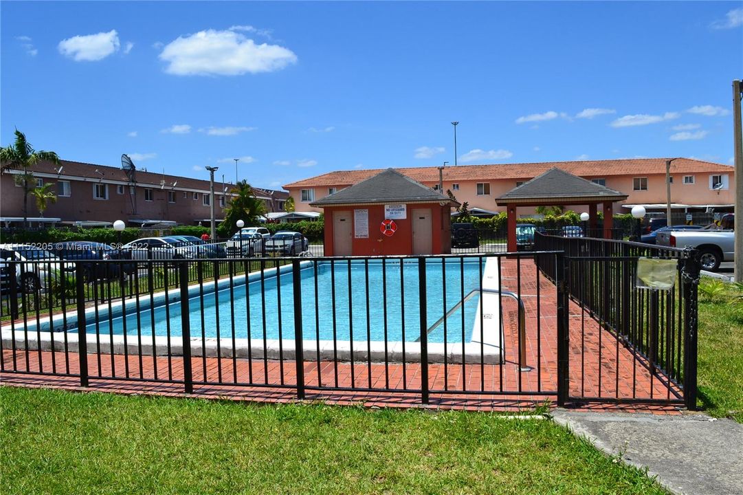 Recently Rented: $2,000 (3 beds, 2 baths, 1035 Square Feet)